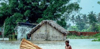 Kushinagar boat rescue: 150 lives flowing in the river overflowing due to floods